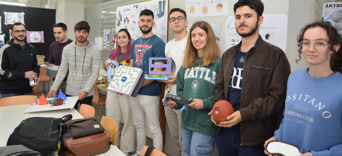 Estudiantes e investigadores de la UPCT exponen artísticamente Arquitectura, Diseño Industrial e Ingeniería Civil en Mucho Más Mayo